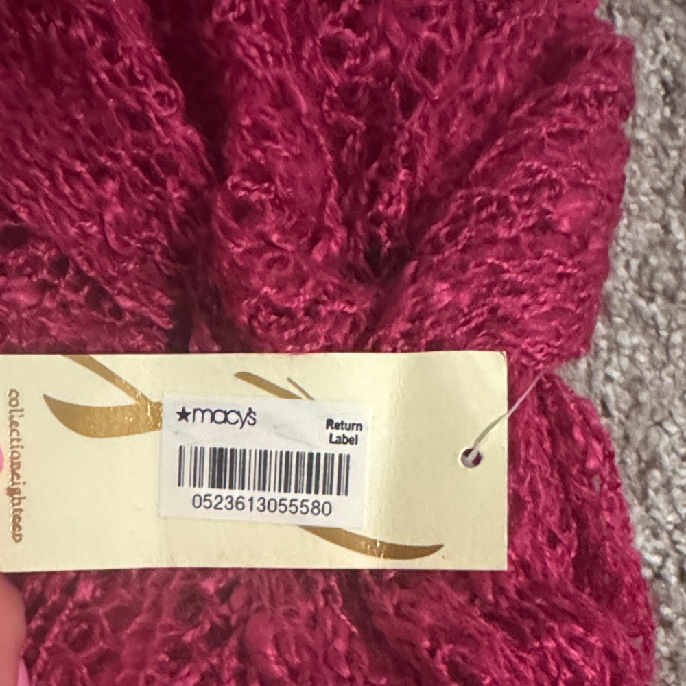 Chic Raspberry Knit Scarf - Picture 3 of 3